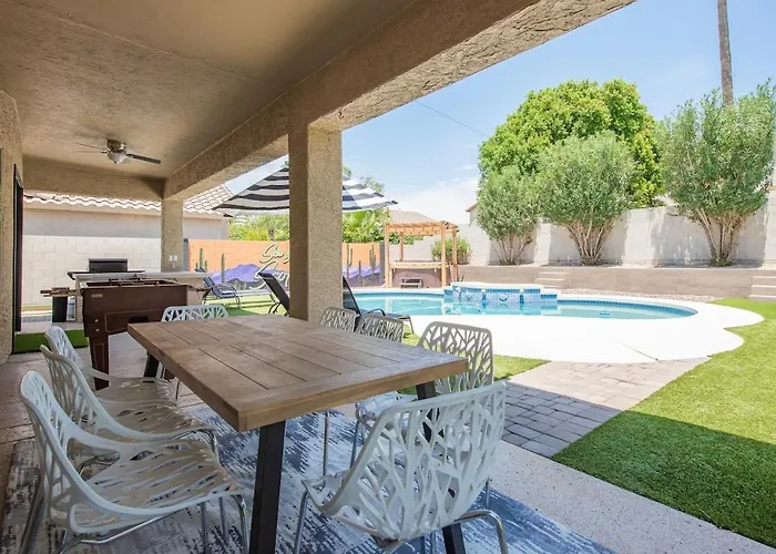 Scottsdale Paradise Poolside With Hot Tub & Gym Holiday home
