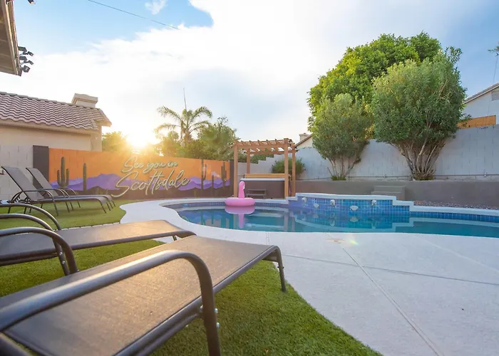 Scottsdale Paradise Poolside With Hot Tub & Gym