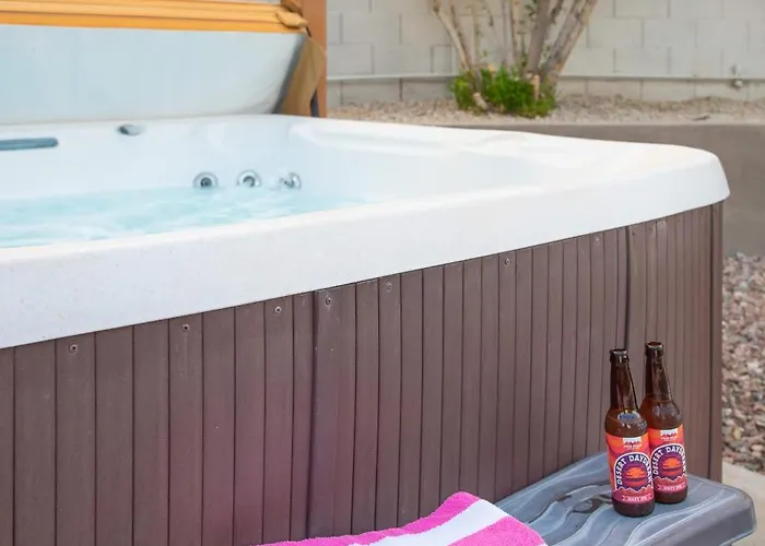 Scottsdale Paradise Poolside With Hot Tub & Gym Holiday home