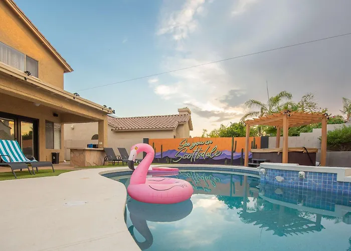 Scottsdale Paradise Poolside With Hot Tub & Gym