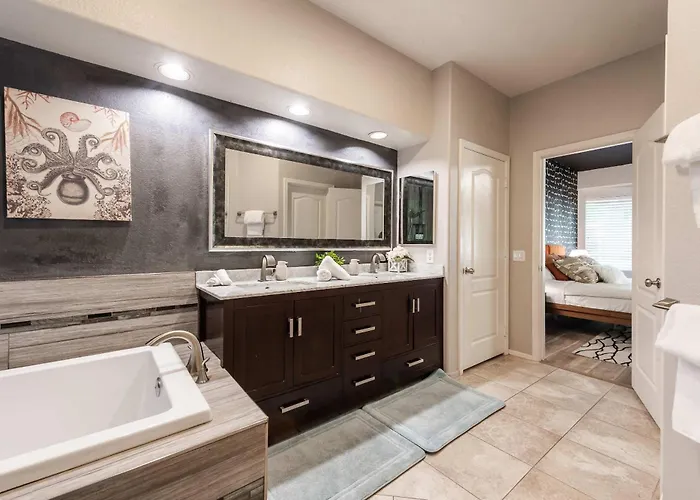 Scottsdale Paradise Poolside With Hot Tub & Gym Holiday home