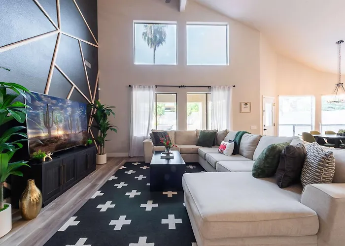 Scottsdale Paradise Poolside With Hot Tub & Gym Holiday home Phoenix