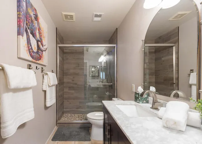 Scottsdale Paradise Poolside With Hot Tub & Gym